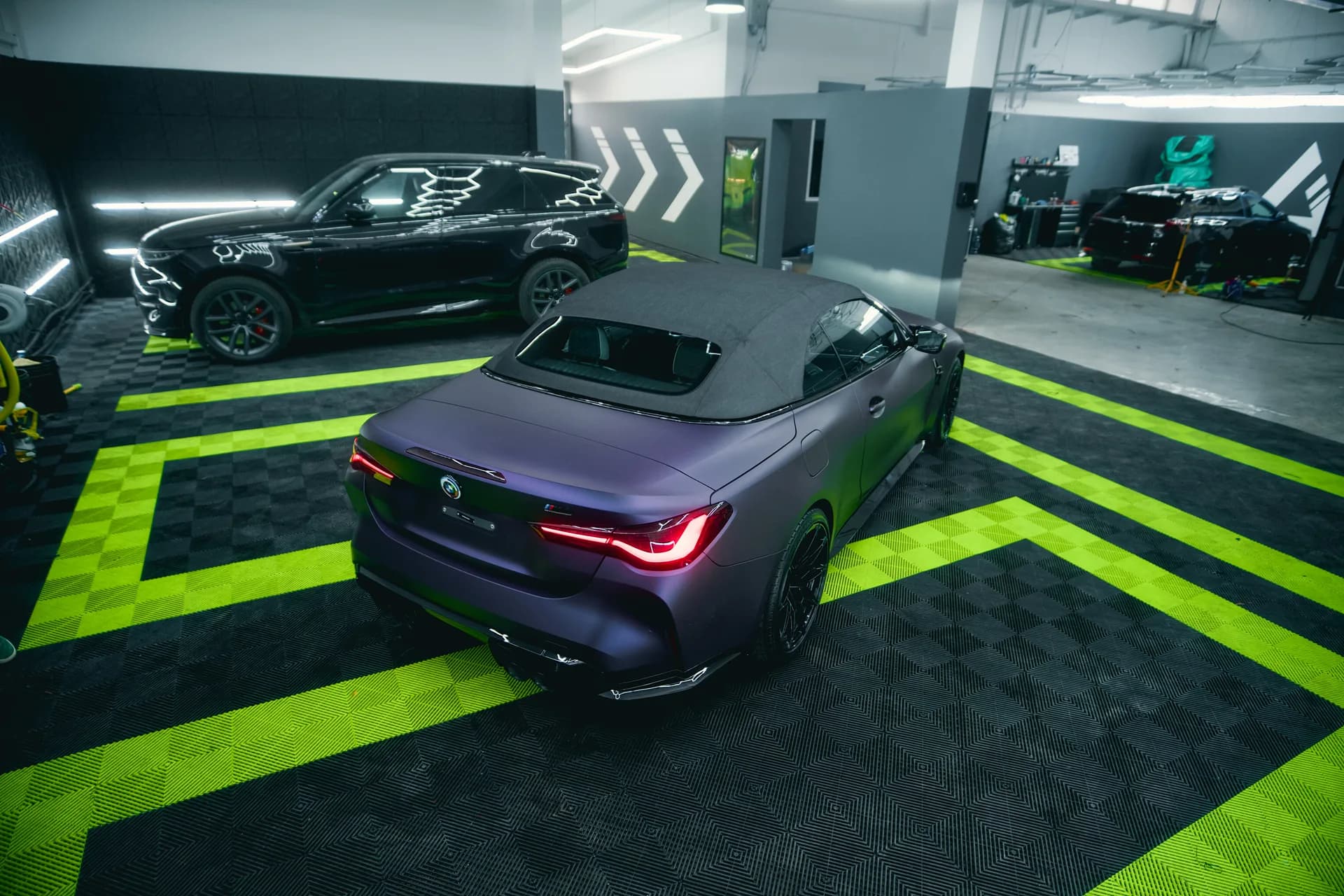 Gallery image 6 of BMW M4 Competition Cabrio