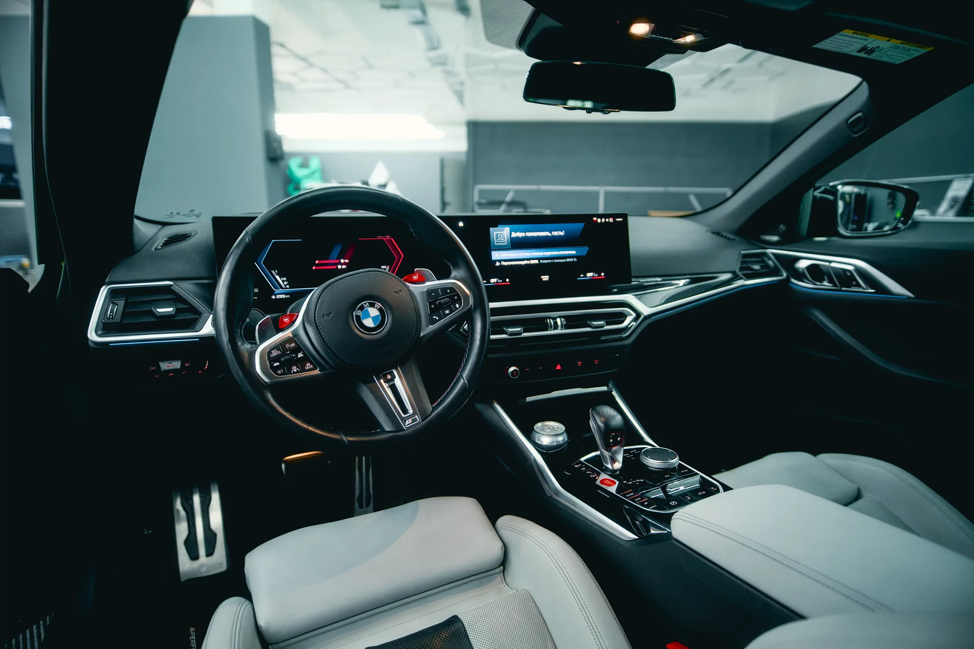 Gallery image 7 of BMW M4 Competition Cabrio