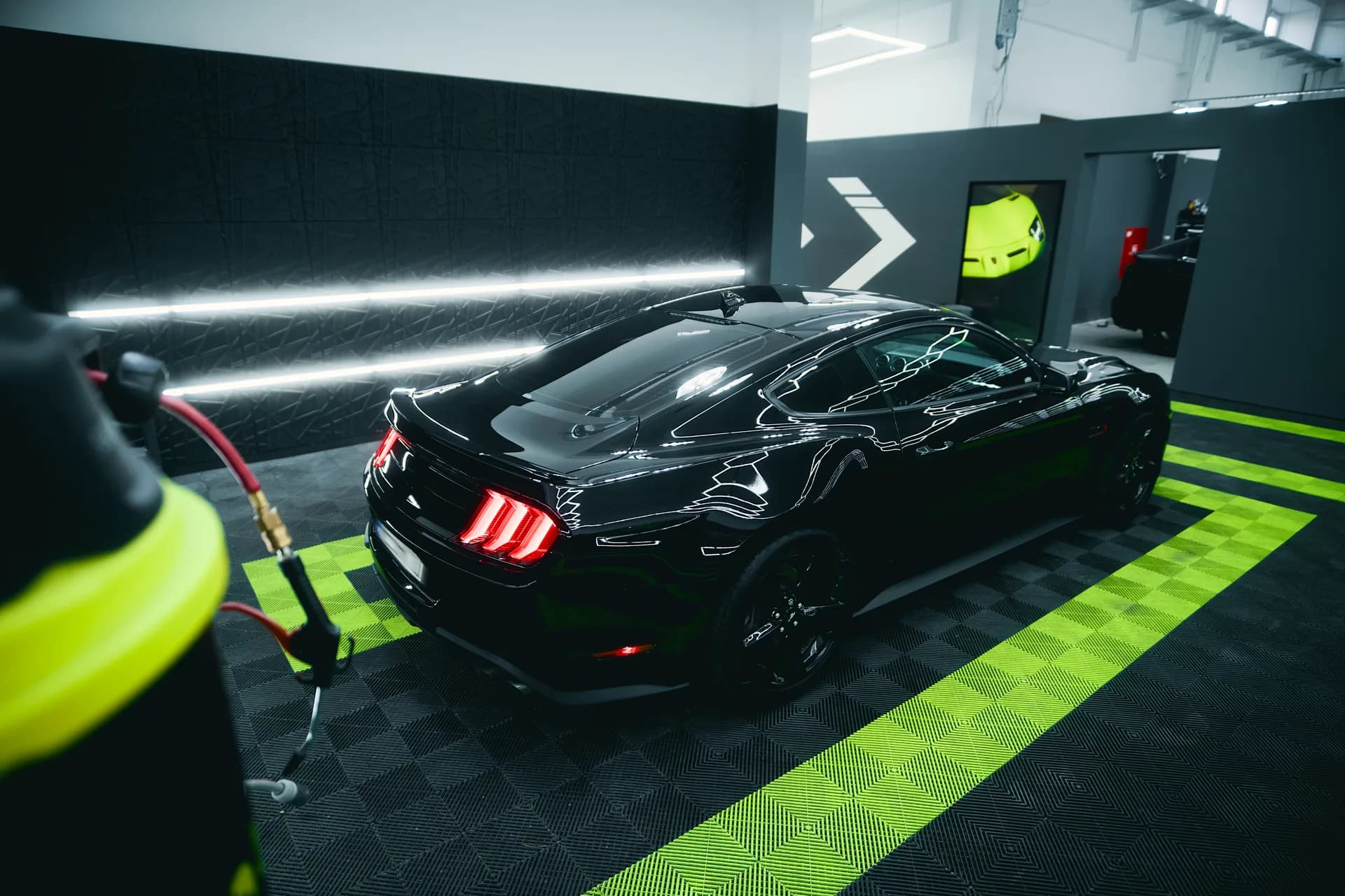 Ford Mustang — Ford Mustang — pełna chemia wnętrza, detailingowa myjnia, wosk i niewidzialna wycieraczka